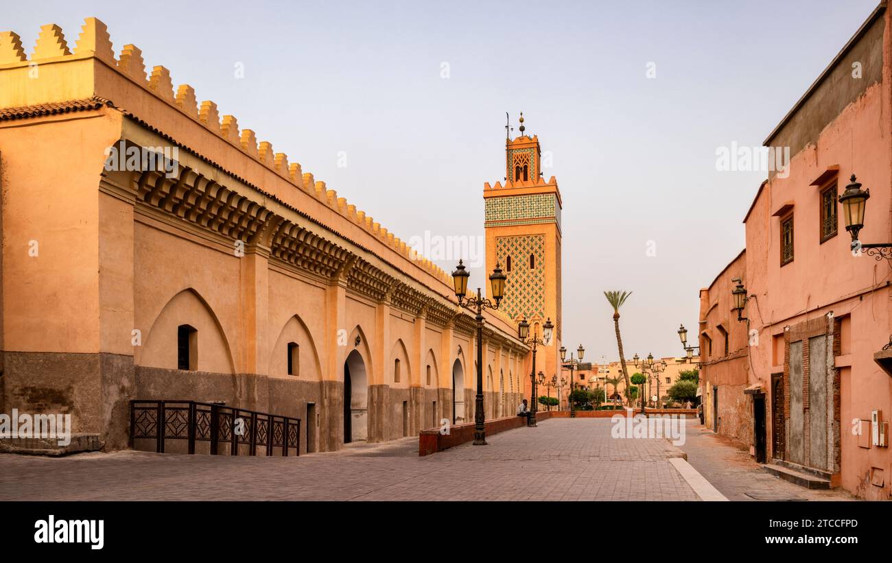 Marrakech, Maroc : vue matinale de la mosquée Moulay el Yazid. Lever de soleil à Marrakech Medina. Banque D'Images