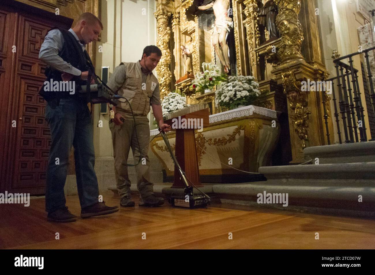 Madrid. 04/28/2014. Recherche des restes mortels de Cervantes dans l'église Trinitarias avec l'aide d'un georadar photo Isabel Permuy ARCHDC. Crédit : Album / Archivo ABC / Isabel B Permuy Banque D'Images