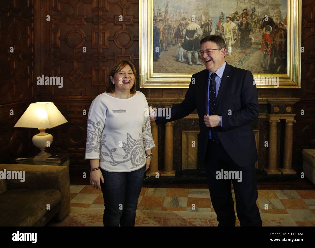 Valence, 02/15/2016. Ximo Puig reçoit Isabel Bonig au Palau de la Generalitat. Photo : Mikel Ponce Archdc. Crédit : Album / Archivo ABC / Mikel Ponce Banque D'Images