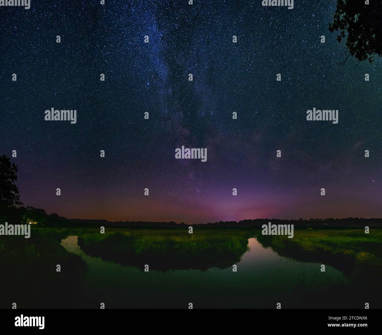 Voie lactée au-dessus des plaines inondables Schipborgsche Diep, pays-Bas, Drente, Parc national Drentsche AA Banque D'Images