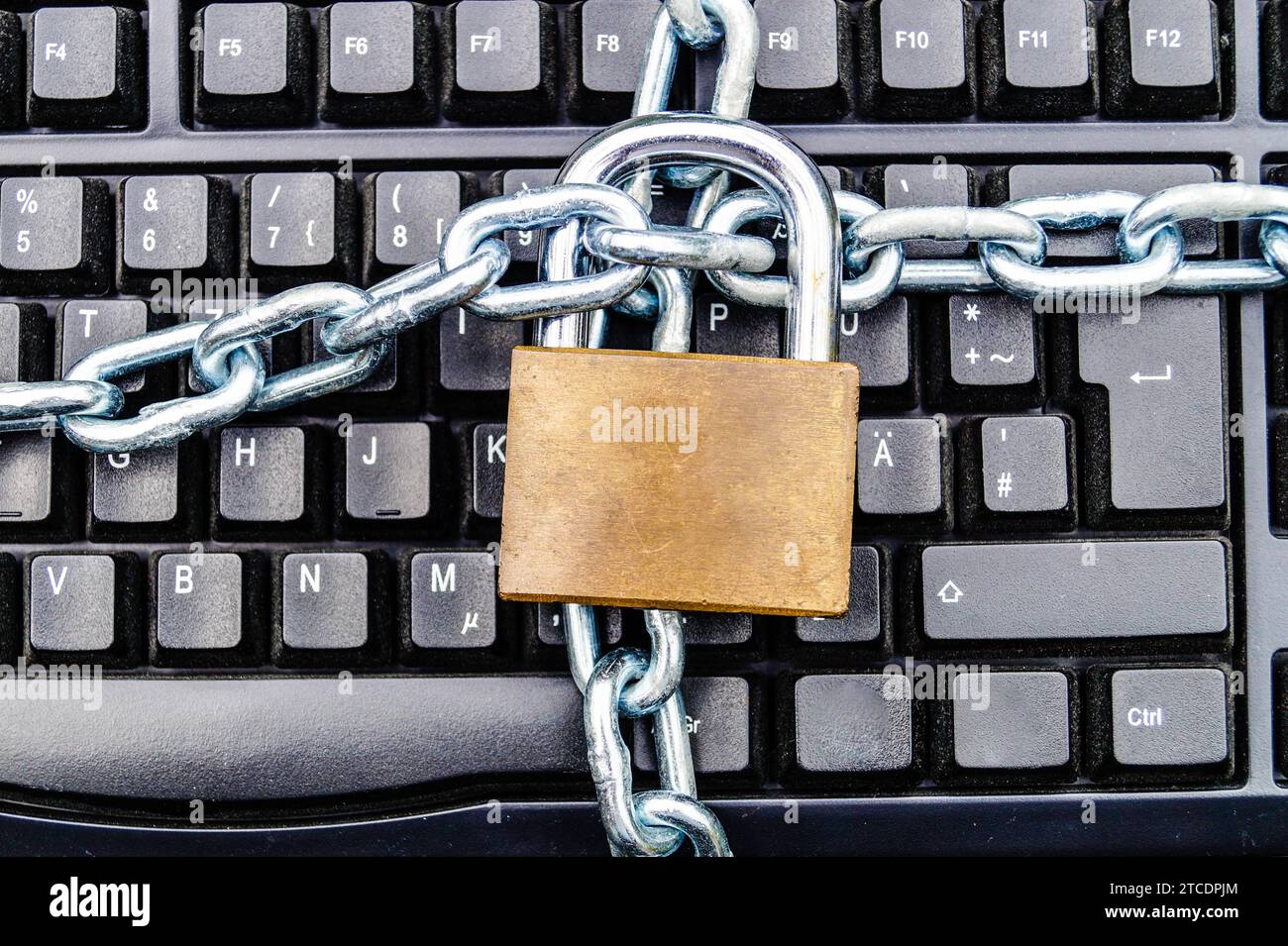 clavier avec chaîne et serrure de sécurité, image de symbole pour la confidentialité des données Banque D'Images