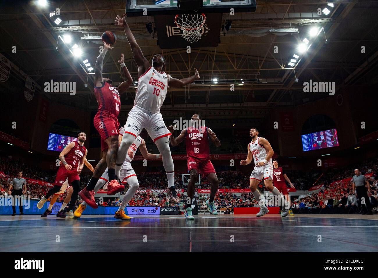 TROY CAUPAIN joueur de base américain de l'UCAM Murcia CB DAMIEN INGLIS France joueur de power forward de Valence basket JORDAN SAKHO joueur pivot DR Congo of Banque D'Images