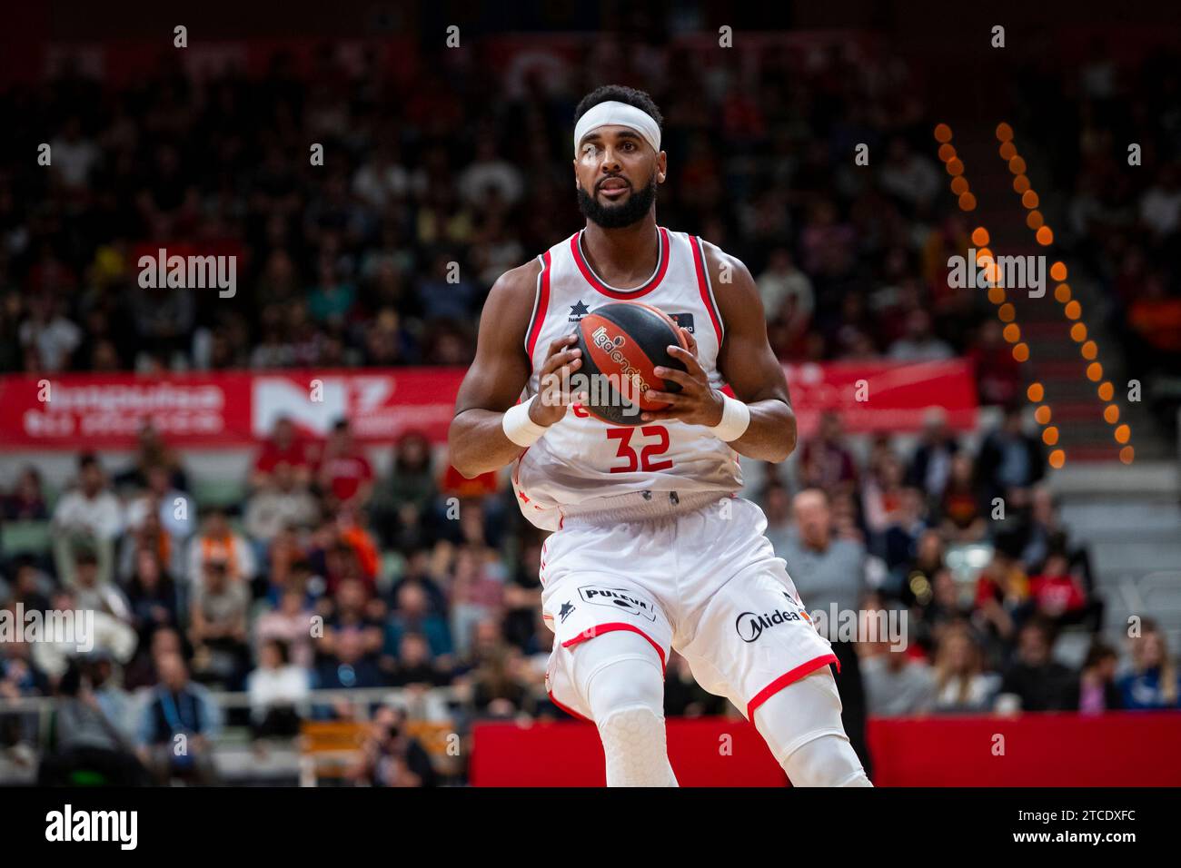 BRANDON DAVIES joueur pivot ougandais de Valencia basket pendant le match, UCAM Murcia CB vs VALENCIA basket, ACB, Endesa Basketball League, First Baske Banque D'Images