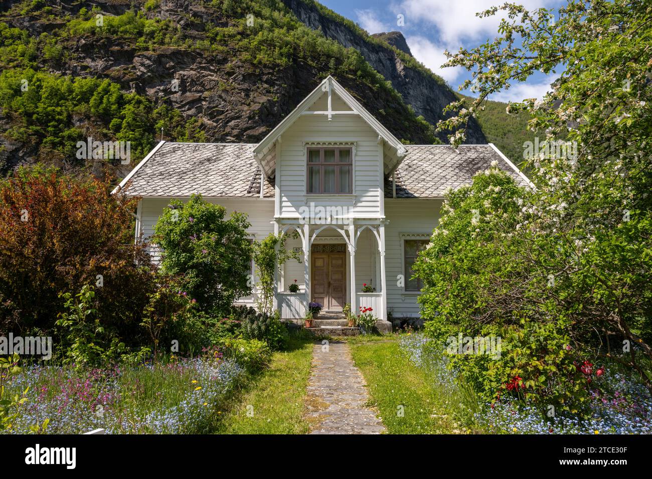 Belle vieille maison en bois dans le village de Flåm Banque D'Images