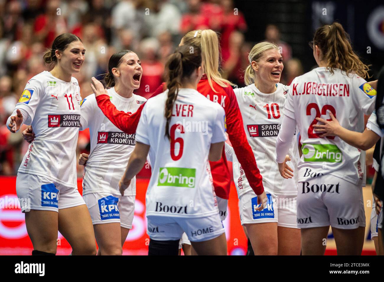 Herning, Danemark. 11 décembre 2023. Les joueurs danois célèbrent la victoire après le match du Championnat du monde de handball IHF 2023 entre l'Allemagne et le Danemark à Jyske Bank Boxen à Herning. (Crédit photo : Gonzales photo/Alamy Live News Banque D'Images