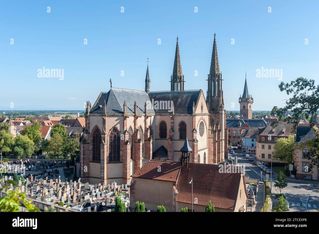 Vue du Monument National de Forced Incorporated à l'église des Saints Pierre et Paul, Obernai, Alsace, France, Europe Banque D'Images