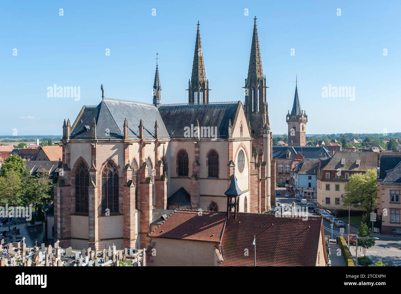 Vue du Monument National de Forced Incorporated à l'église des Saints Pierre et Paul, Obernai, Alsace, France, Europe Banque D'Images