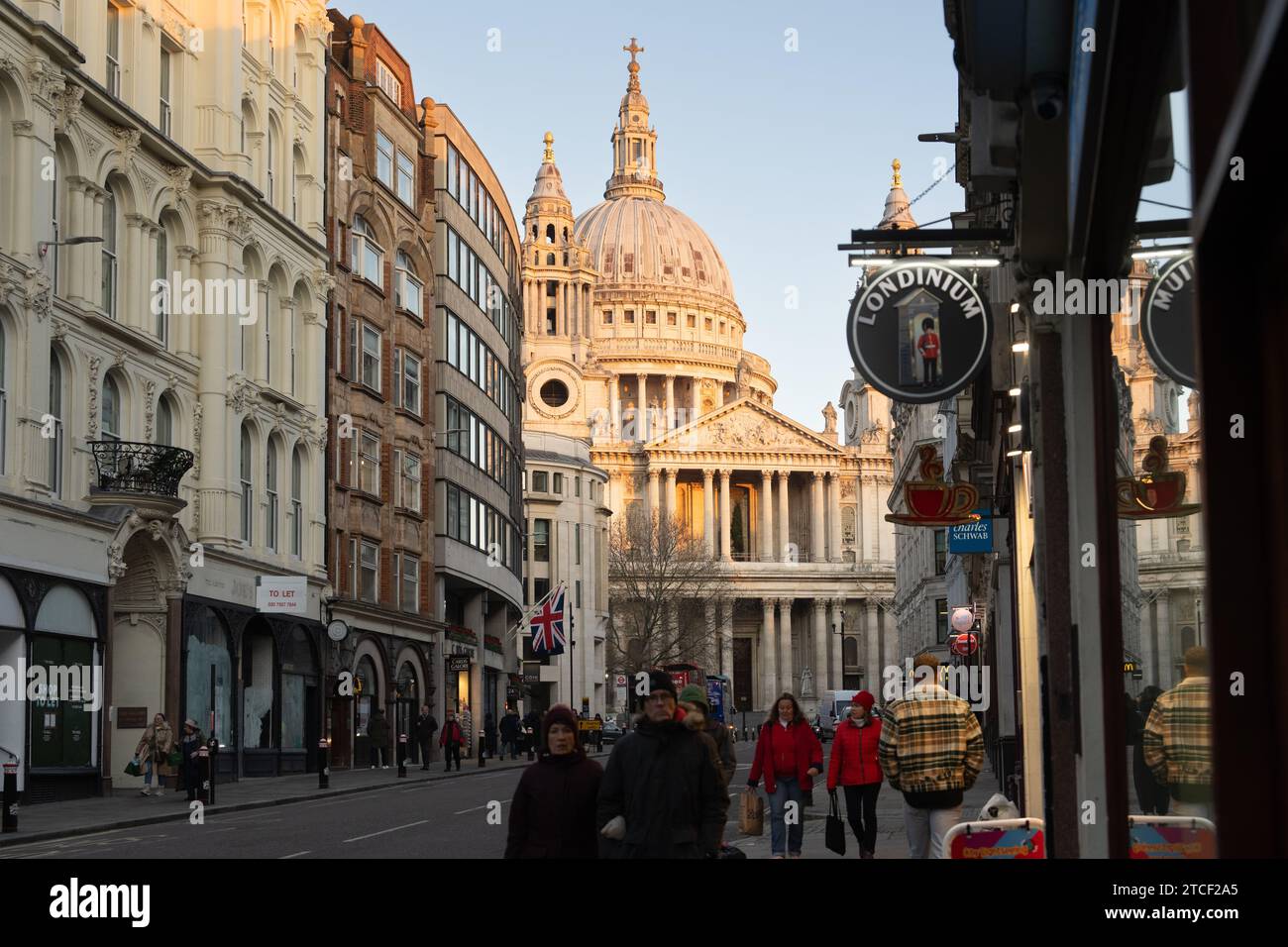 Ludgate Hill est une rue et ses environs, sur une petite colline dans la ville de Londres, en Angleterre Banque D'Images