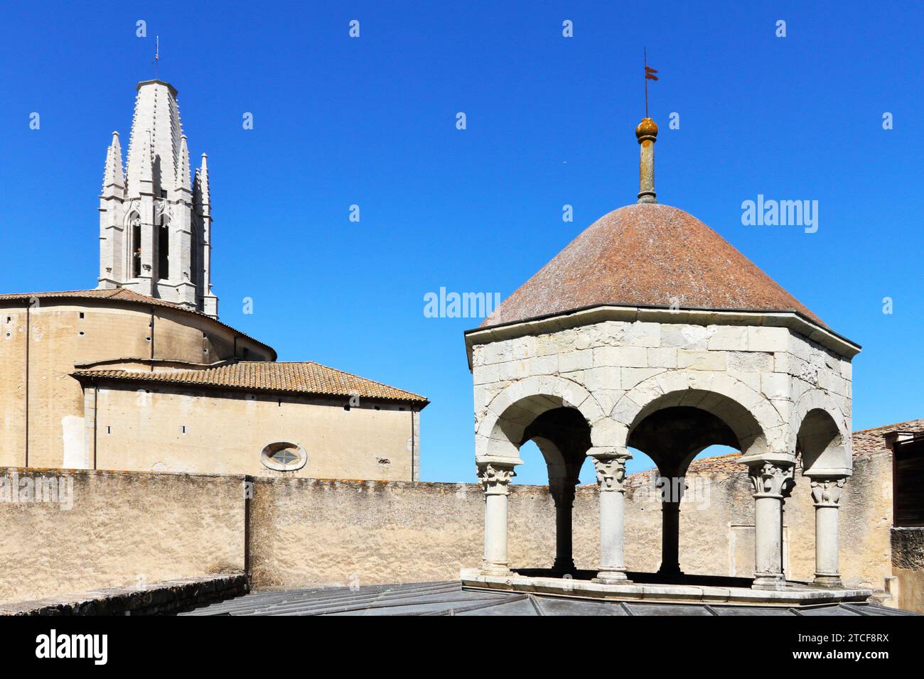 Vues et détails autour de la basilique San Felix (San Feliu), Gérone, Espagne Banque D'Images