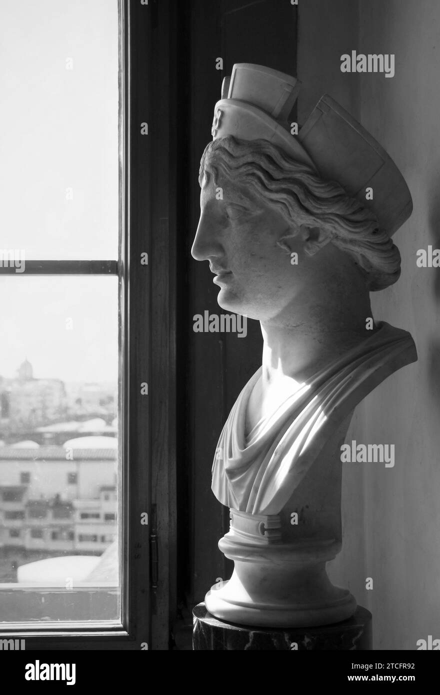 Head of a Female Goddess (2) identifié comme Cybèle, copie romaine (provenance-?, ca 1-2 AD) basée sur le 4e c. BC originaux grecs + Ponte Vecchio, Florence. Banque D'Images