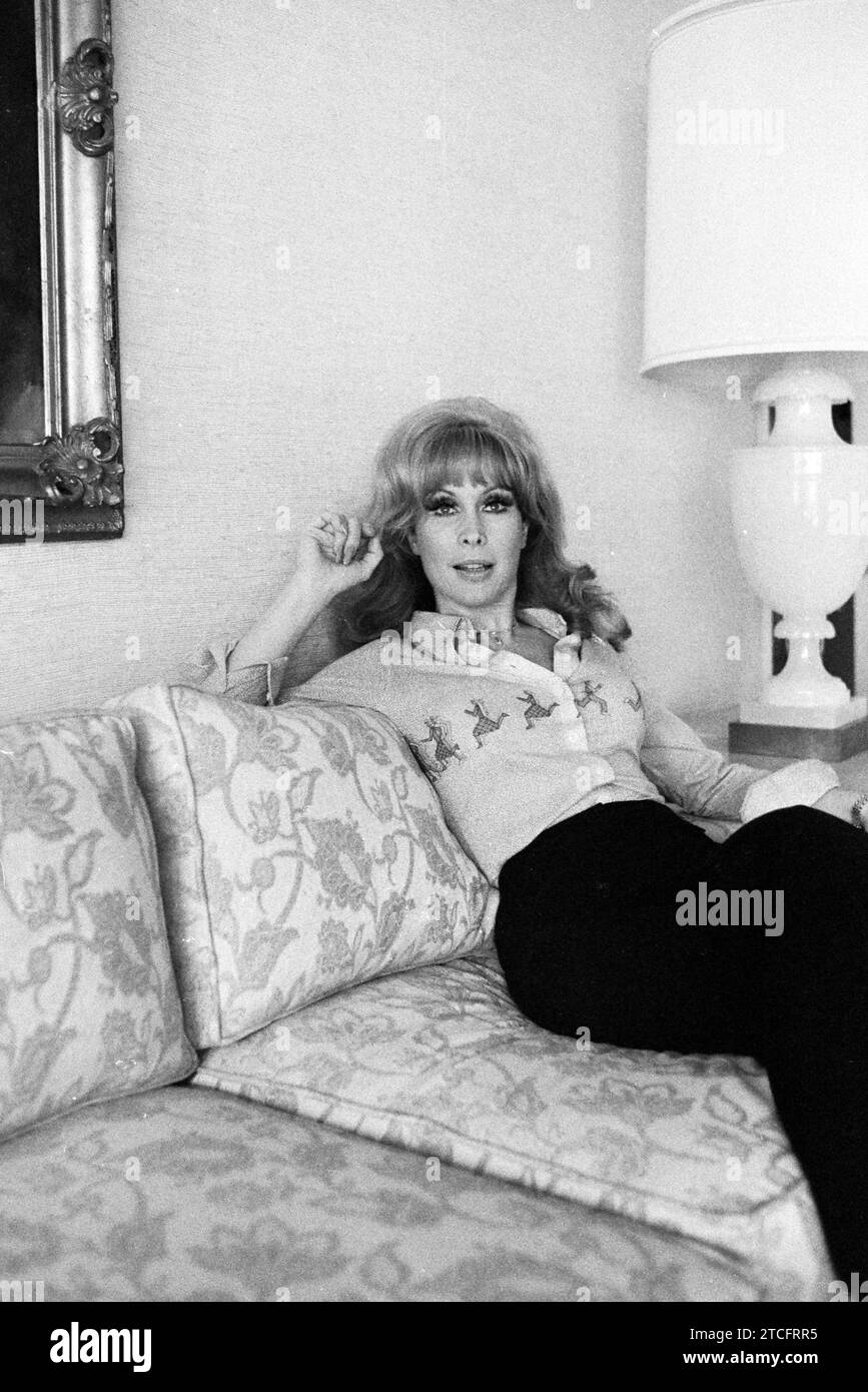 Barbara Eden, star de 'I Dream of Jeannie' vers 1969. (Référence de fichier 34580-390TH) Banque D'Images