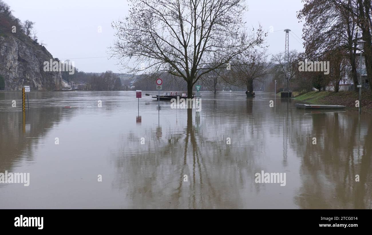 Hochwasseralarm In Weiten Teilen Von Bayerns. Dauerregen Und ...