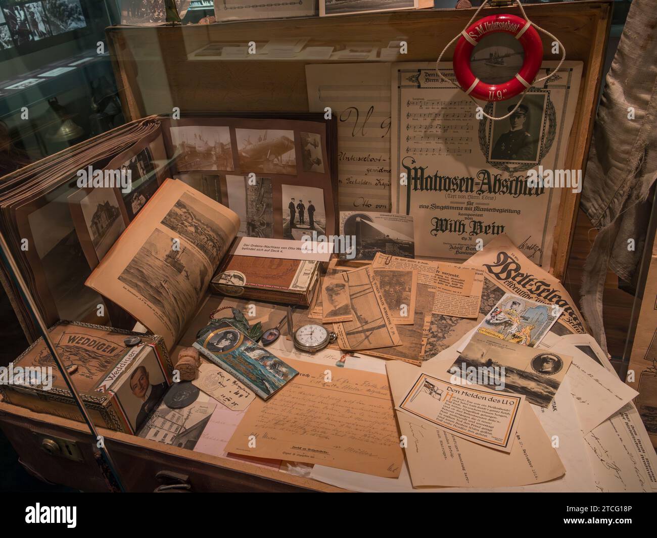 Objets appartenant à Otto Weddigen, un commandant de U-boot de la marine impériale allemande pendant la première Guerre mondiale, Musée maritime international à HafenCity, Hambourg, Allemagne. Banque D'Images