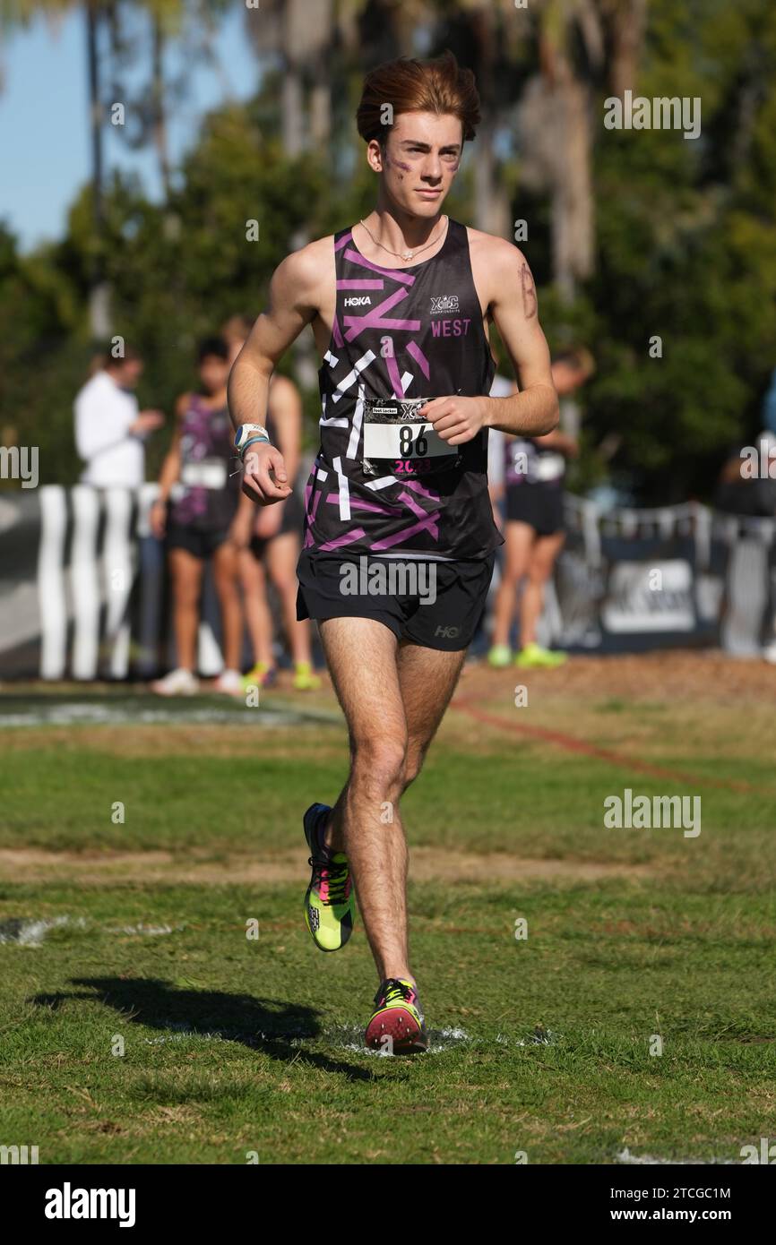 Jack Sheesley se classe 19e de la course masculine en 15:44,9 lors du Foot Locker Cross Country Championships à Morley Field, samedi 9 décembre 2023, à San Diego. Banque D'Images