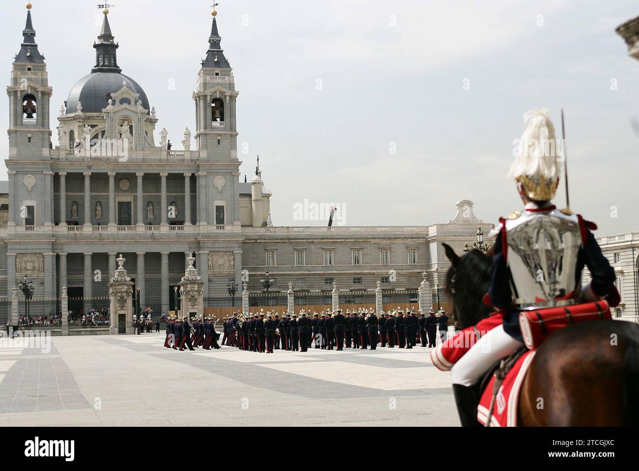 05/15/2007. madrid, 16-5-07.-changement de la cérémonie de garde au palais royal.-photo ernesto acute.archdc. Crédit : Album / Archivo ABC / Ernesto Agudo Banque D'Images