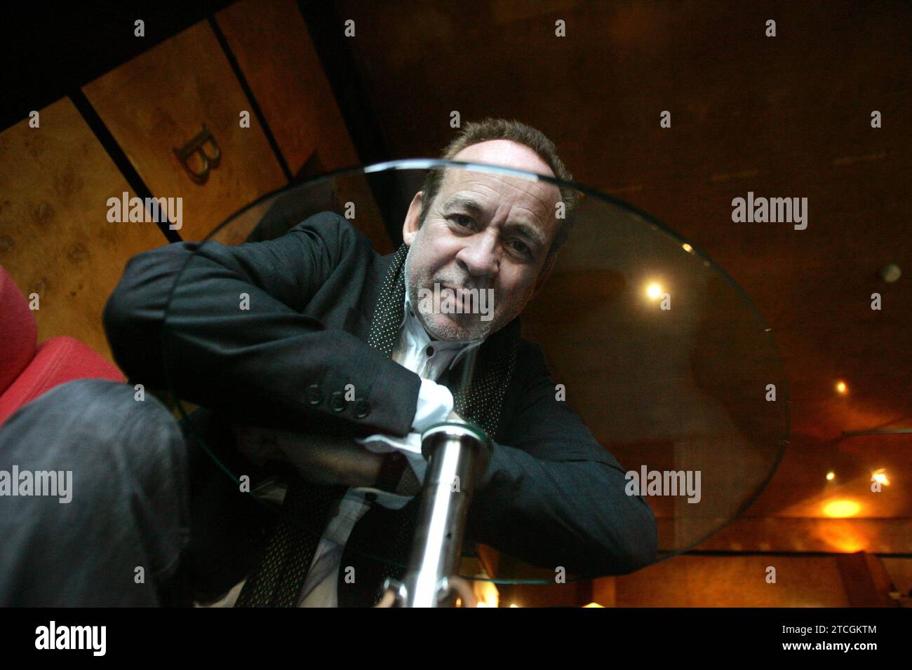 Madrid, 11/12/2007. Entretien avec Phill Manzanera, guitariste de Roxy Music. Photo : Ángel de Antonio. ARCHDC. Crédit : Album / Archivo ABC / Ángel de Antonio Banque D'Images