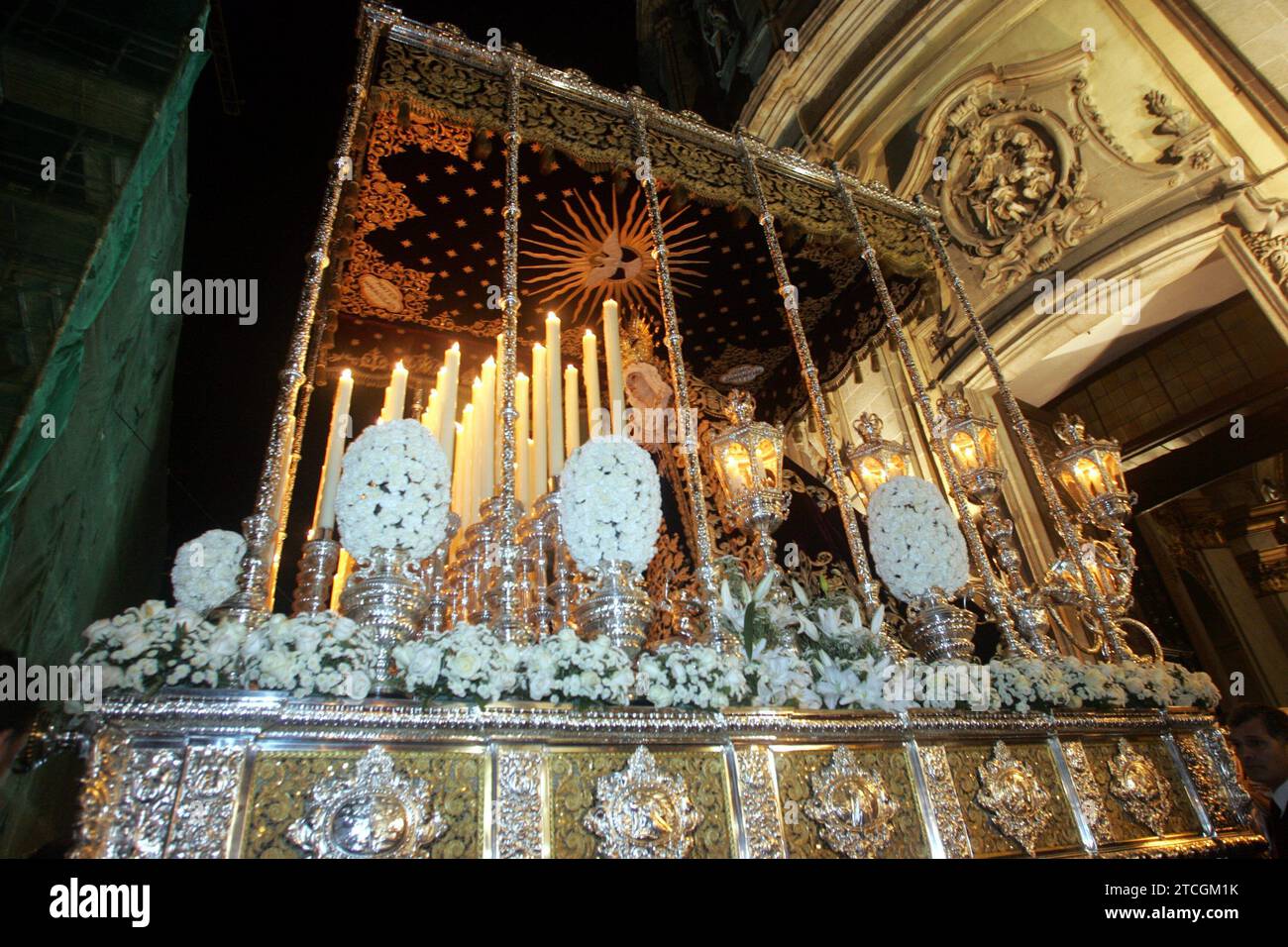 MADRID, 03/16/2008. La Fraternité du très Saint Christ de foi et de pardon et de Marie très Sainte Immaculée, mère de l'Église, connue sous le nom de 'les étudiants', accomplit sa saison de pénitence. Pendant environ cinq heures, la procession visite le vieux Madrid des Autrichiens. PHOTO : Julián de Domingo. ARCHDC. Crédit : Album / Archivo ABC / Julián de Domingo Banque D'Images