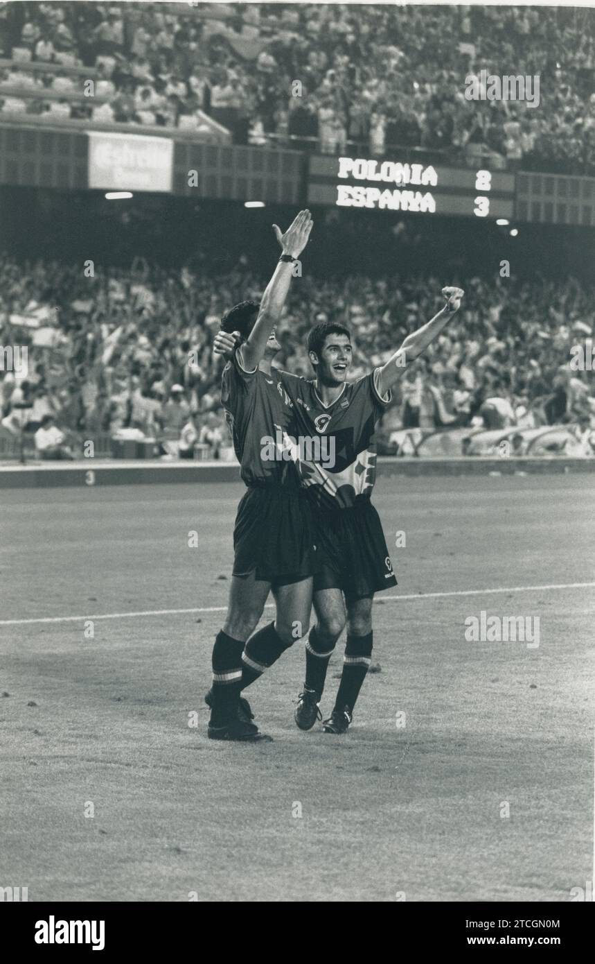 Barcelone, 08/08/1992. Barcelone 1992 Jeux Olympiques, finale de la compétition de football entre les équipes de l'Espagne et de la Pologne, qui s'est terminée avec le résultat de 2-3, avec la victoire pour les organisateurs. Dans l'image, Kiko célèbre le troisième but avec Guardiola. Crédit : Album / Archivo ABC / Miguel Berrocal Banque D'Images