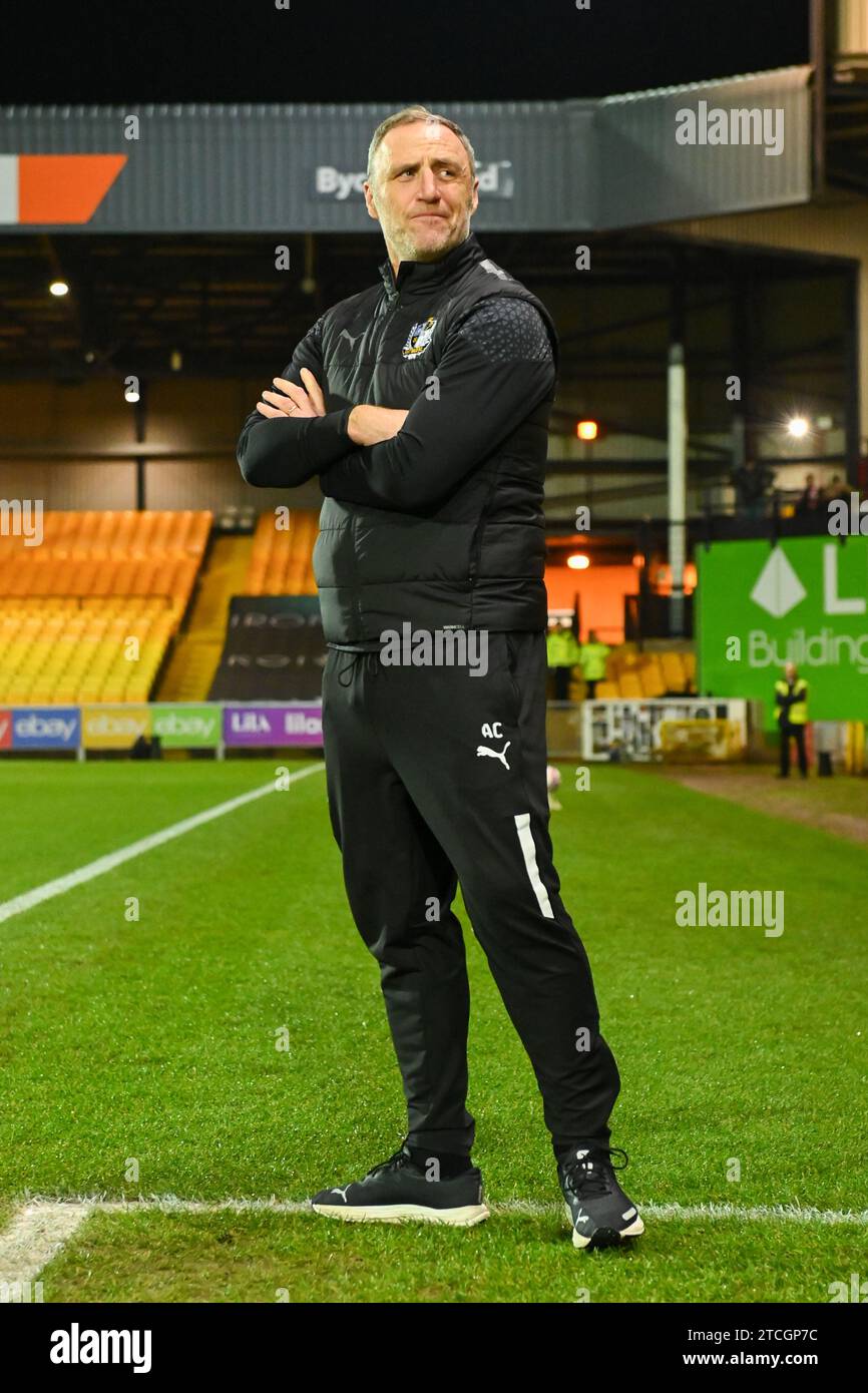 Burslem, Royaume-Uni, 12 décembre 2023. Andy Crosby, Manager de Port Vale, était en photo devant le second tour de la FA Cup de son équipe à domicile, à Stevenage Borough. Crédit : TeeGeePix/Alamy Live News Banque D'Images