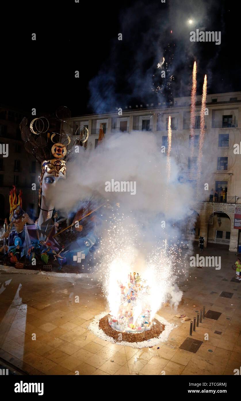 Alicante 06/25/2013 Cremá feux de joie de San Juan dans le feu de joie du Conseil municipal d'Alicante photo Juan Carlos Soler archdc Juan Carlos Soler. Crédit : Album / Archivo ABC / Juan Carlos Soler Banque D'Images