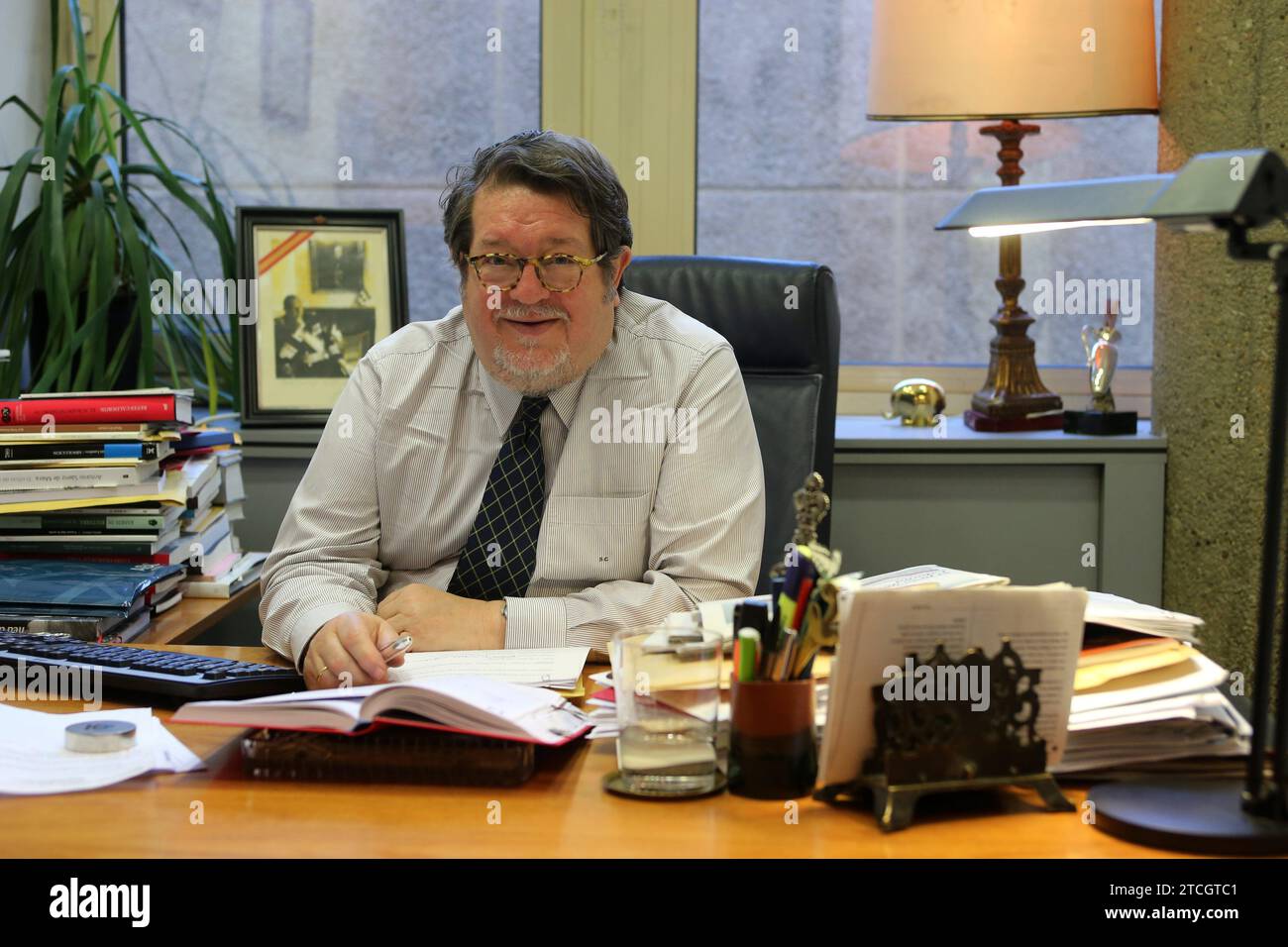 Madrid, 6/12/2013. José Miguel Santiago Castelo dans son bureau à la maison Abcarchdc. Crédit : Album / Archivo ABC / Jaime García Banque D'Images