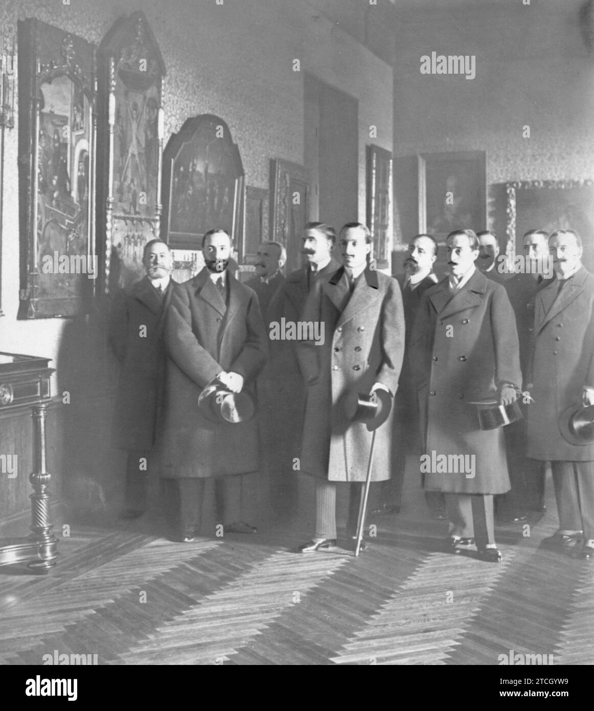 12/13/1916. Dans le musée du Prado. Sa Majesté le Roi (X) ouverture des salles Bosch hier après-midi. Crédit : Album / Archivo ABC / Ramón Alba Banque D'Images