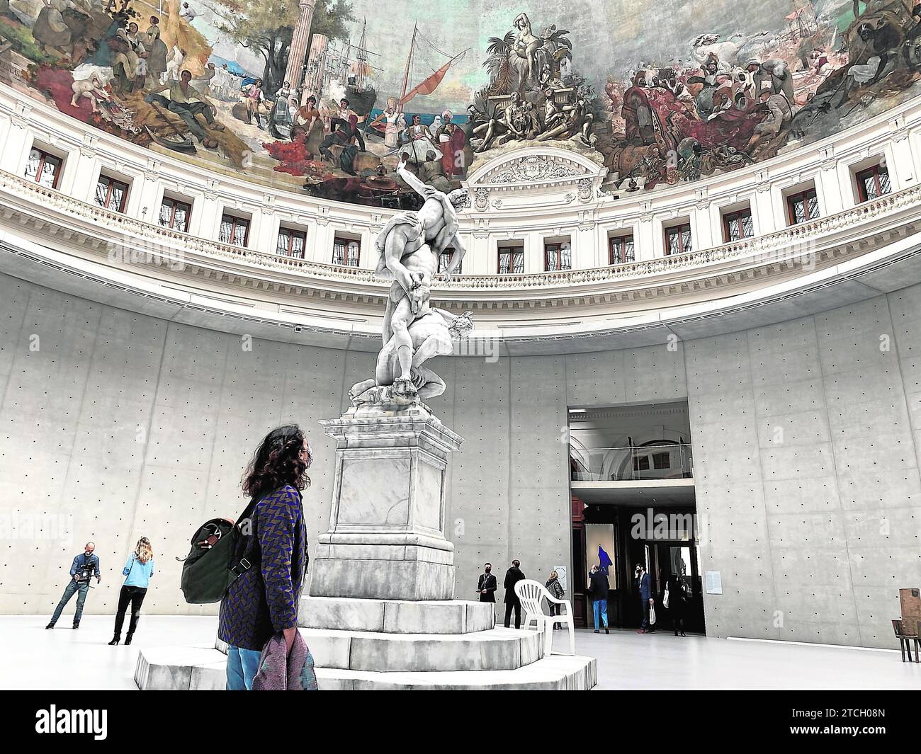 Paris, 05/18/2021. La réplique de l'enlèvement des Sabines par Giambologna à la Bourse. Photo : Juan Pedro Quiñonero. Crédit : Album / Archivo ABC / Juan Pedro Quiñonero Banque D'Images