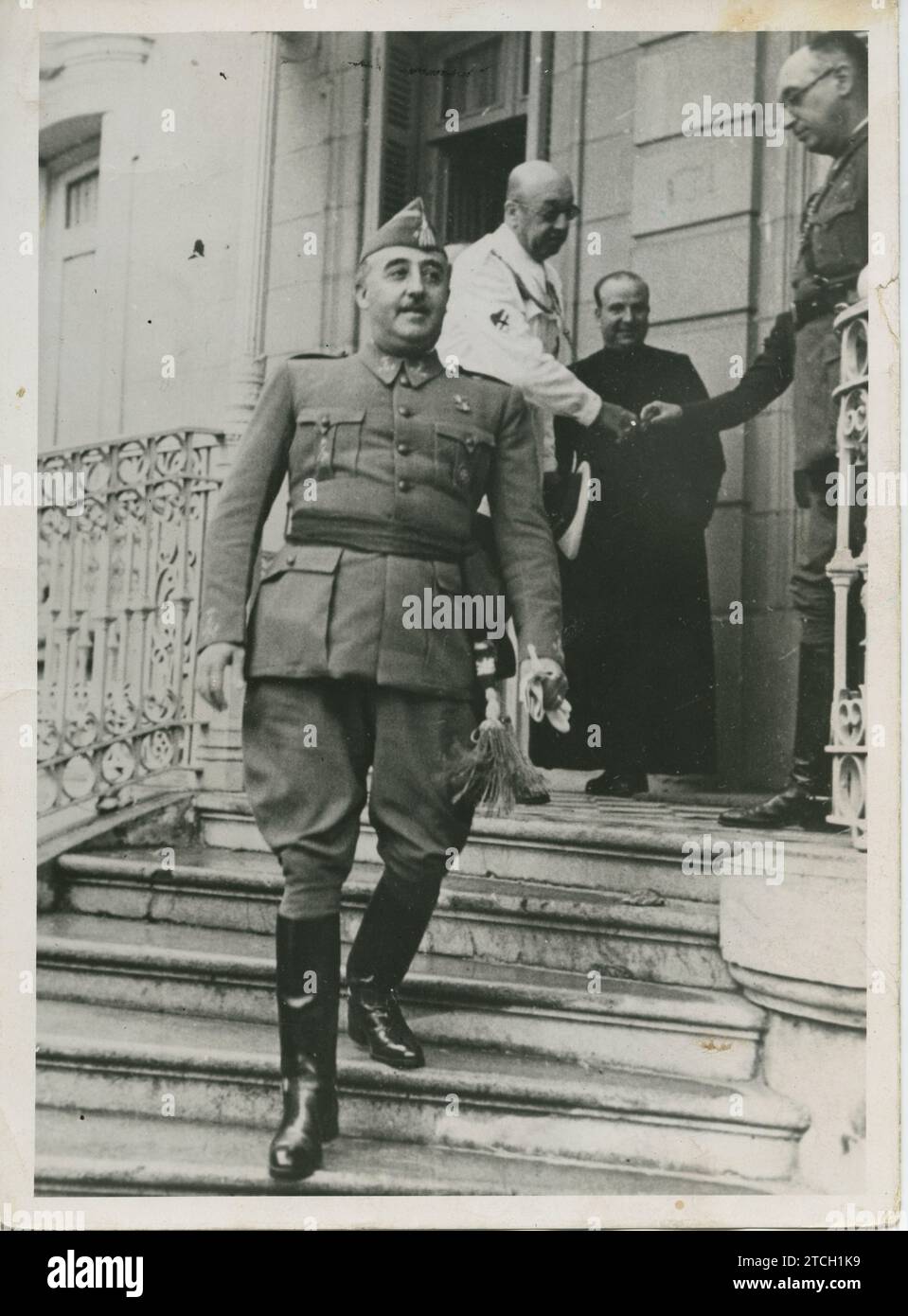San Sebastián 1955 (CA.). Le chef de l'Etat Francisco Franco quitte le palais Ayete à San Sebastián, pour commencer son retour à Madrid. Crédit : Album / Archivo ABC Banque D'Images