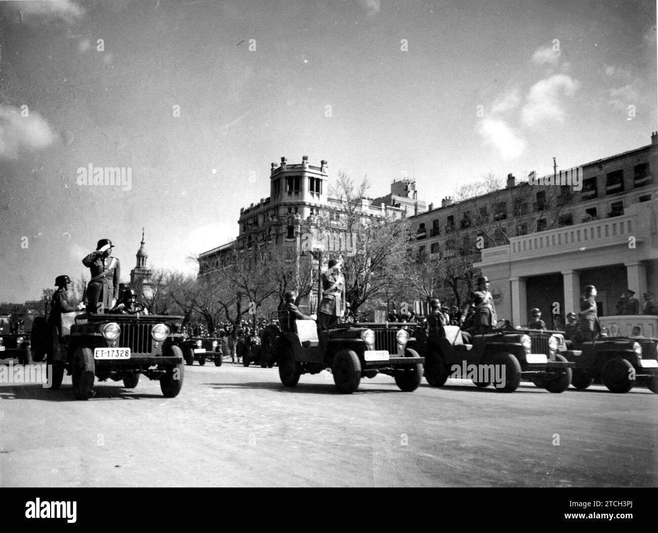 03/31/1950. Services motorisés pendant le défilé de la victoire. Crédit : Album / Archivo ABC / José Zegri Banque D'Images