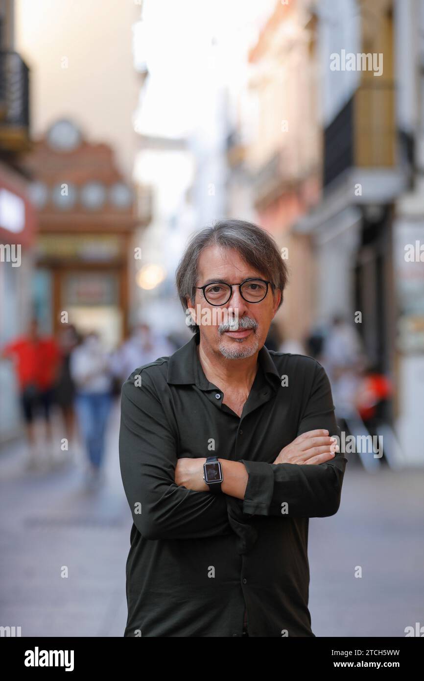 Séville, 10/07/2021. Entretien avec l'écrivain Xavier Pericay qui présente un livre à Séville sur "l'âge d'or" du journalisme. Photo : Raúl Doblado. ARCHSEV. Crédit : Album / Archivo ABC / Raúl Doblado Banque D'Images