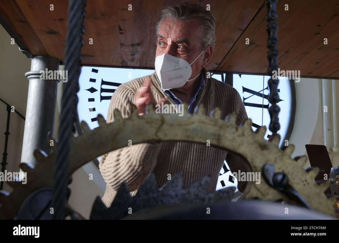 Madrid, 12/15/2021. Entretien avec le maître horloger Jesús López Terradas, en charge de l’entretien de l’horloge Puerta del sol. Photo : Jaime García. ARCHDC. Crédit : Album / Archivo ABC / Jaime García Banque D'Images