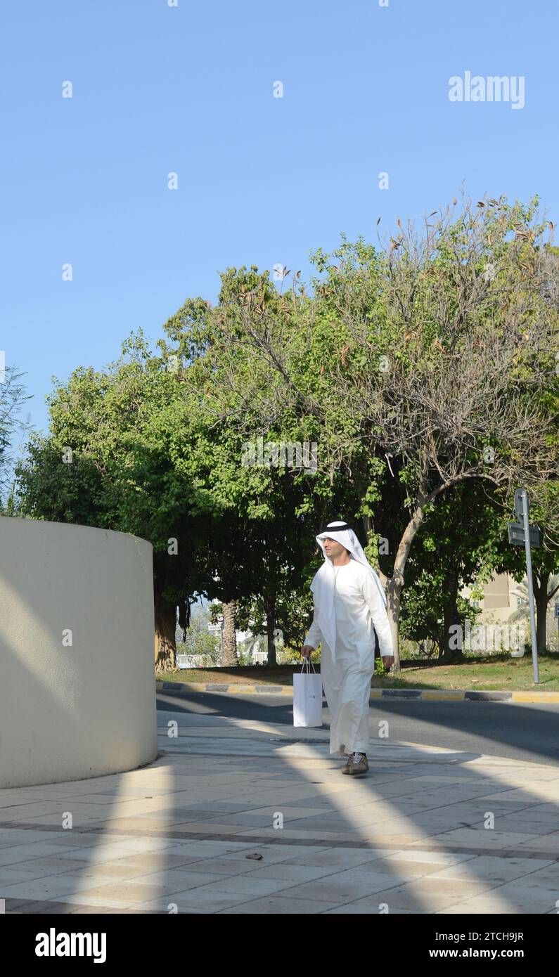 Un homme émirati à Sharjah, Émirats arabes Unis. Banque D'Images
