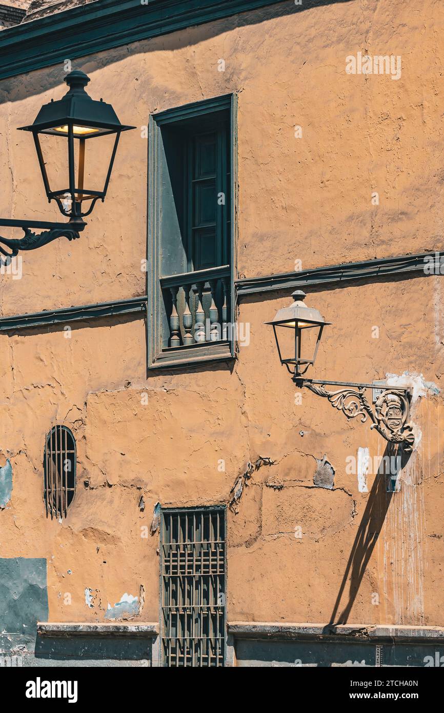 Façades historiques, lampadaires, Lima, Pérou, centre-ville historique, 2023 Banque D'Images