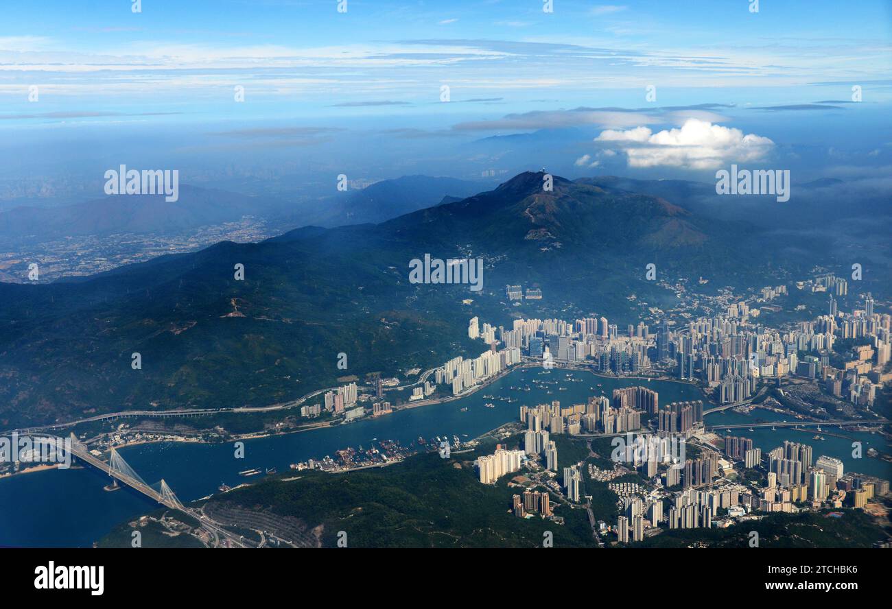 Vue aérienne de Tai Mo Shan et Tsuen WAN à Hong Kong. Banque D'Images