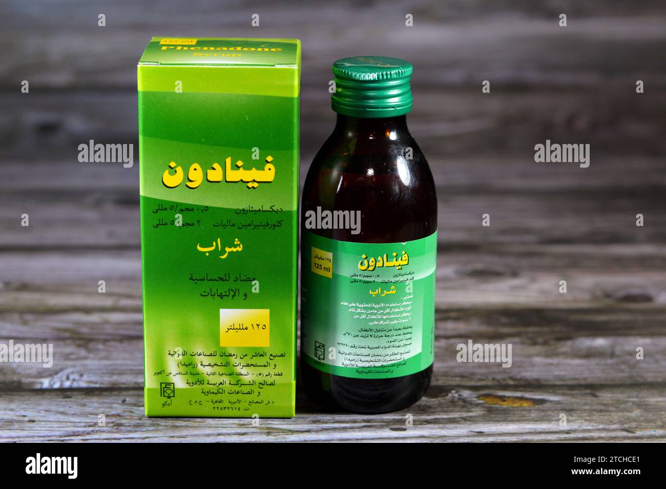 Le Caire, Egypte, décembre 3 2023 : sirop de phénadone, chlorphéniramine, dexaméthasone, utilisé dans l'asthme bronchique, rhinite allergique, conditions allergiques, Res Banque D'Images