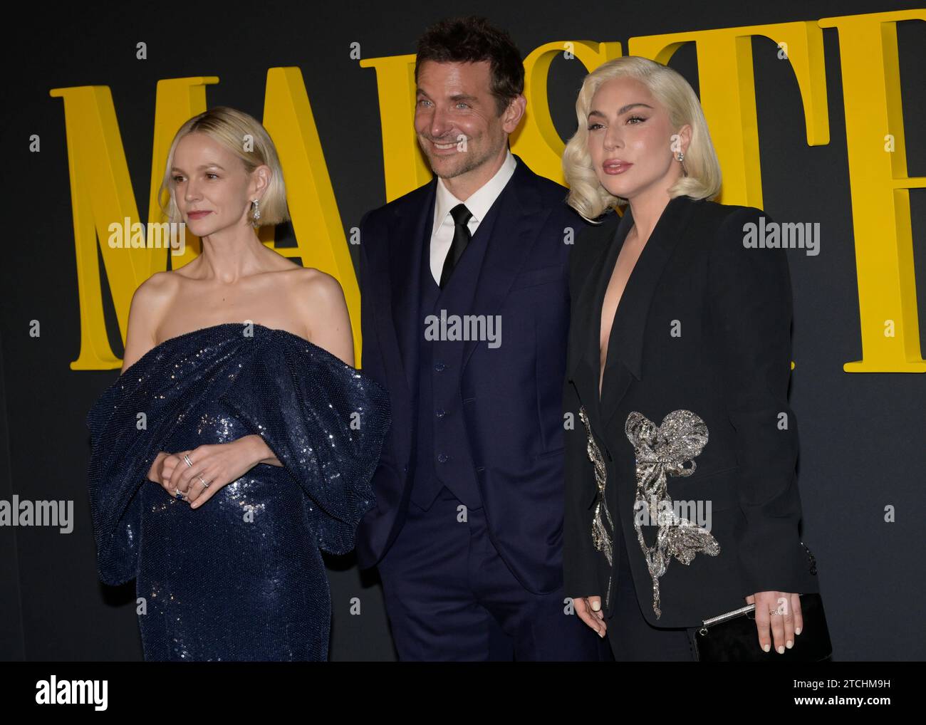 12 décembre 2023, Los Angeles, Californie, États-Unis : (G-D) Carey Mulligan, Bradley Cooper et Lady Gaga assistent à l'appel photo ''Maestro'' Los Angeles de Netflix. (Image de crédit : © Billy Bennight/ZUMA Press Wire) USAGE ÉDITORIAL SEULEMENT! Non destiné à UN USAGE commercial ! Banque D'Images