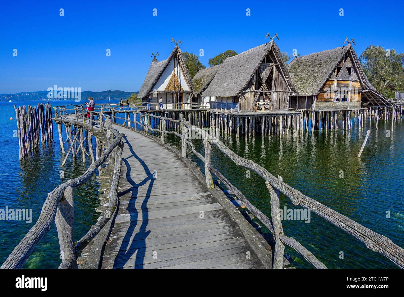 Des habitations en tas sur les rives du lac de Constance, une attraction touristique de la région et le plus ancien musée archéologique en plein air d'Allemagne, Uhldingen Banque D'Images