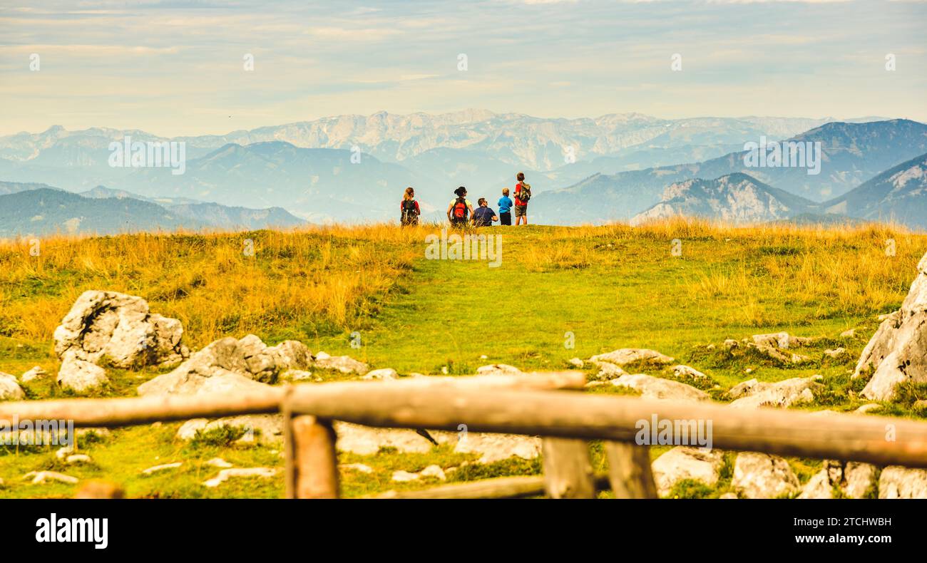 Schockl, Styrie, Autriche, 17.08.2019 : vue depuis un sommet de la montagne autrichienne rocheuse Schockl en Styrie. Lieu pour le tourisme et les loisirs de randonnée, Europe Banque D'Images