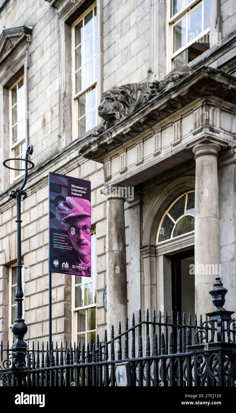 La façade du Moli Museum of Literature Ireland se trouve dans la Newman House, à St Stephen's Green, au centre-ville de Dublin, en Irlande Banque D'Images