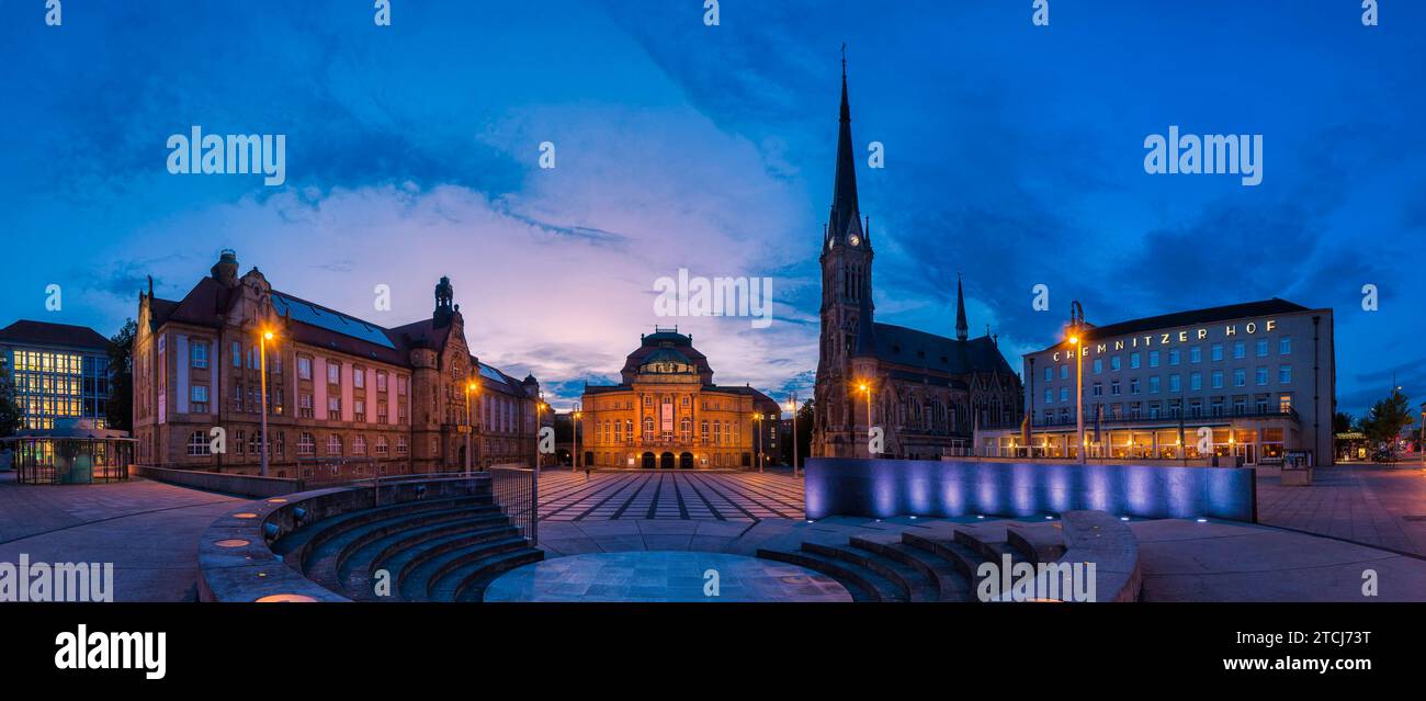 La place du Théâtre à Chemnitz est située sur la rue des Nations près de la gare principale. Il est entouré par le Koenig-Albert-Museum, le Banque D'Images