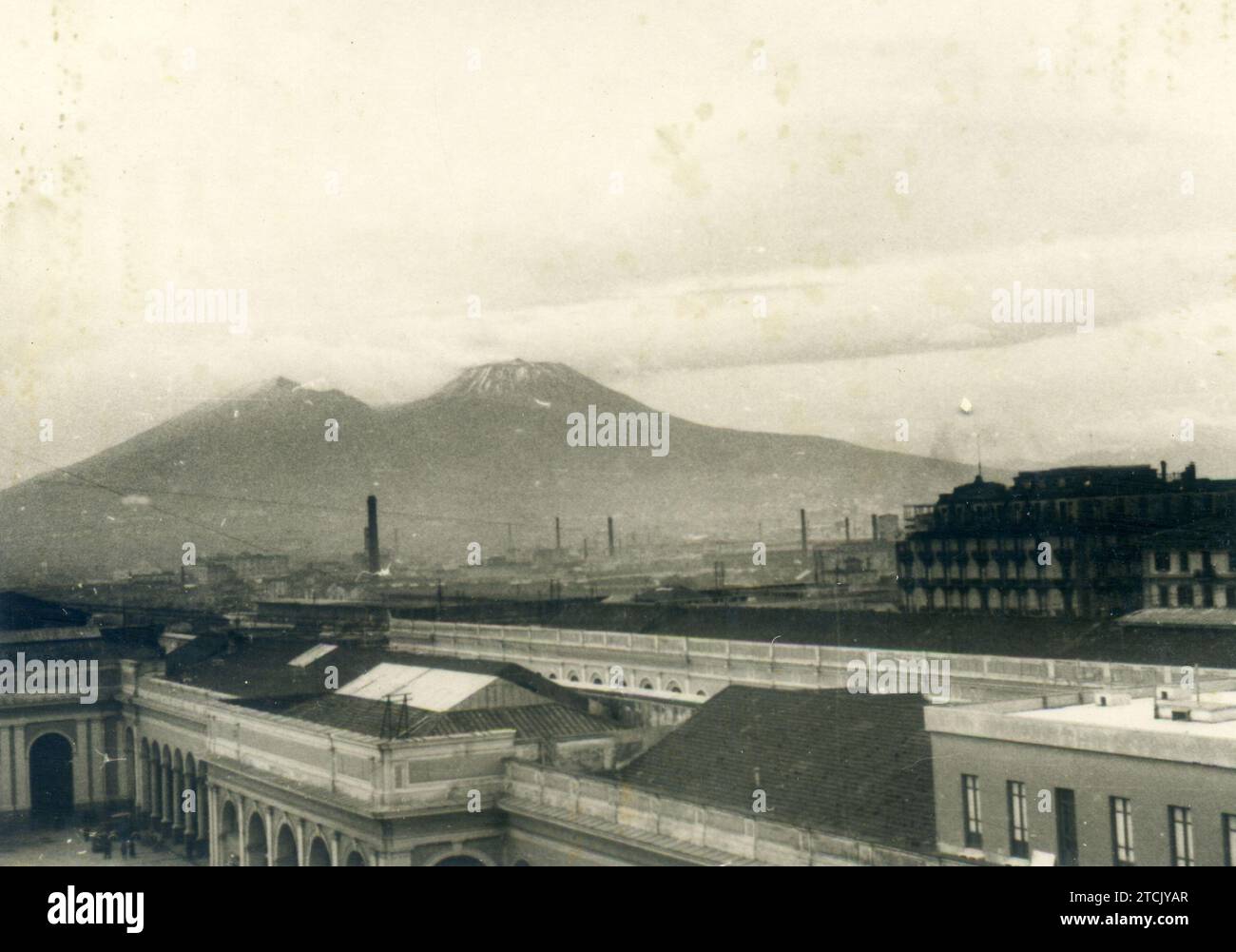 Paysage urbain de Naples, Italie - 1940 image historique Banque D'Images