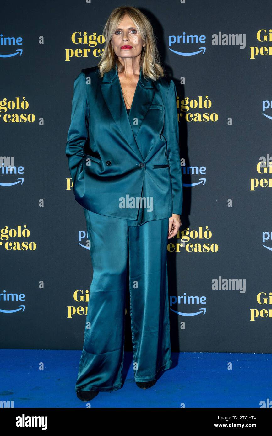 News - Photocall série italienne Gigolo per caso l'actrice italienne Isabella Ferrari lors du photocall pour la présentation de la série italienne sur Amazon Prime Video, Gigolo per caso à Rome sur 12.12.2023 Italie Copyright : xClaudioxEnea/SportReporterx/xLiveMediax LPN_1162001 Banque D'Images