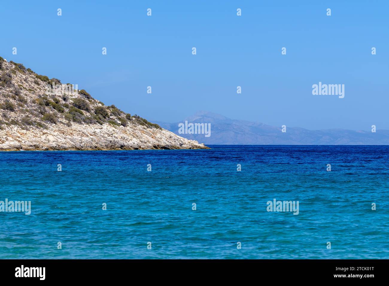 Vue sur la mer Égée à iOS Grèce et l'île d'Irakleia en arrière-plan Banque D'Images