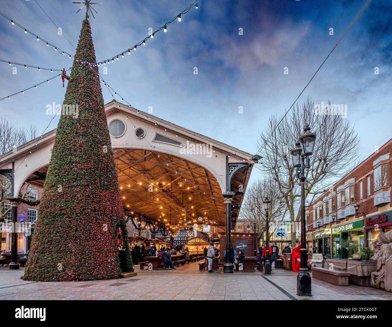 Marché de noël Warrington Golden Square dans le centre commercial du centre-ville. Banque D'Images