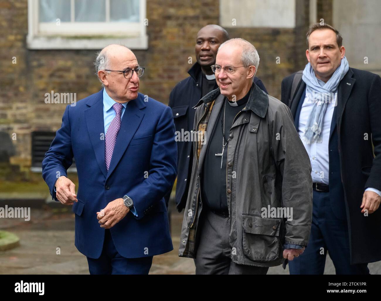 Justin Welby - Archevêque de Canterbury - parlant à Ken Costa (banquier et philanthrope chrétien - à gauche) avec le Dr Charles Reed (Église d'Angleterre f Banque D'Images