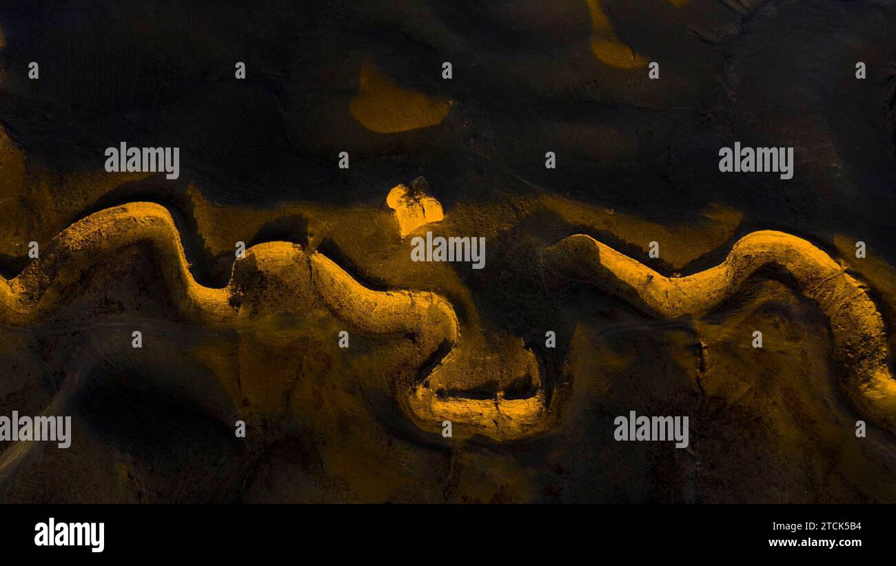 Yinchuan. 13 décembre 2023. Cette photo prise par lu Youtan le 23 septembre 2020 montre une section de l'ancienne Grande Muraille. POUR ALLER AVEC 'Across China : Shutterbugs dépeignent l'ancienne Grande Muraille à travers l'objectif de la caméra' crédit : Xinhua / Alamy Live News Banque D'Images