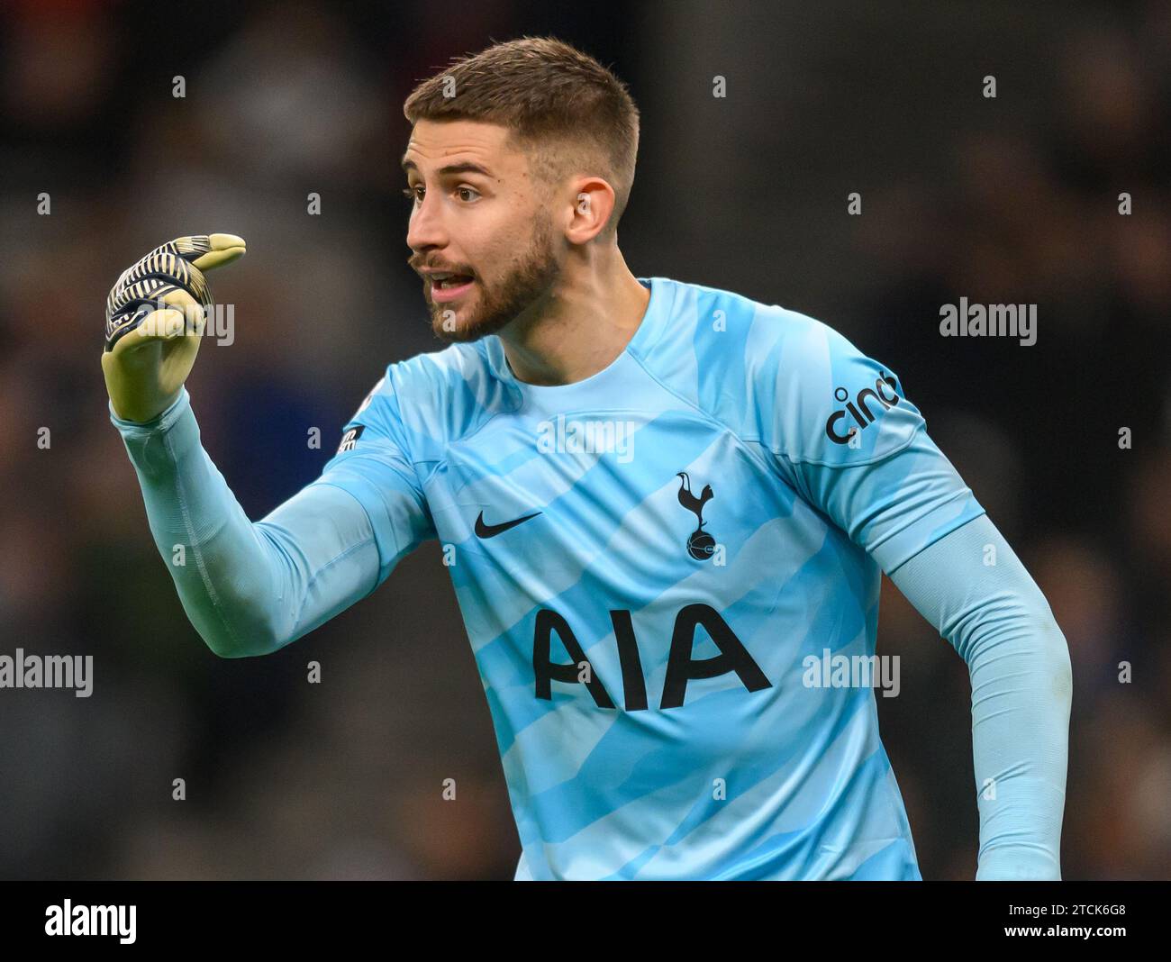 Londres, Royaume-Uni. 10 décembre 2023 - Tottenham Hotspur - Newcastle United - Premier League - Tottenham Hotspur Stadium. Guglielmo Vicario de Tottenham lors du match de Premier League contre Newcastle. Crédit photo : Mark pain / Alamy Live News Banque D'Images