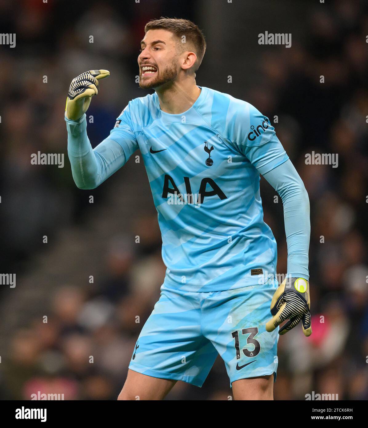 Londres, Royaume-Uni. 10 décembre 2023 - Tottenham Hotspur - Newcastle United - Premier League - Tottenham Hotspur Stadium. Guglielmo Vicario de Tottenham lors du match de Premier League contre Newcastle. Crédit photo : Mark pain / Alamy Live News Banque D'Images