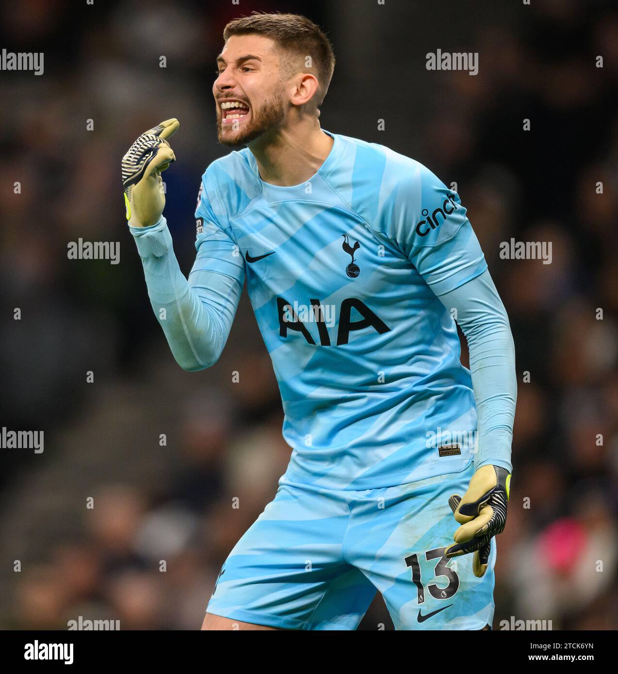 Londres, Royaume-Uni. 10 décembre 2023 - Tottenham Hotspur - Newcastle United - Premier League - Tottenham Hotspur Stadium. Guglielmo Vicario de Tottenham lors du match de Premier League contre Newcastle. Crédit photo : Mark pain / Alamy Live News Banque D'Images