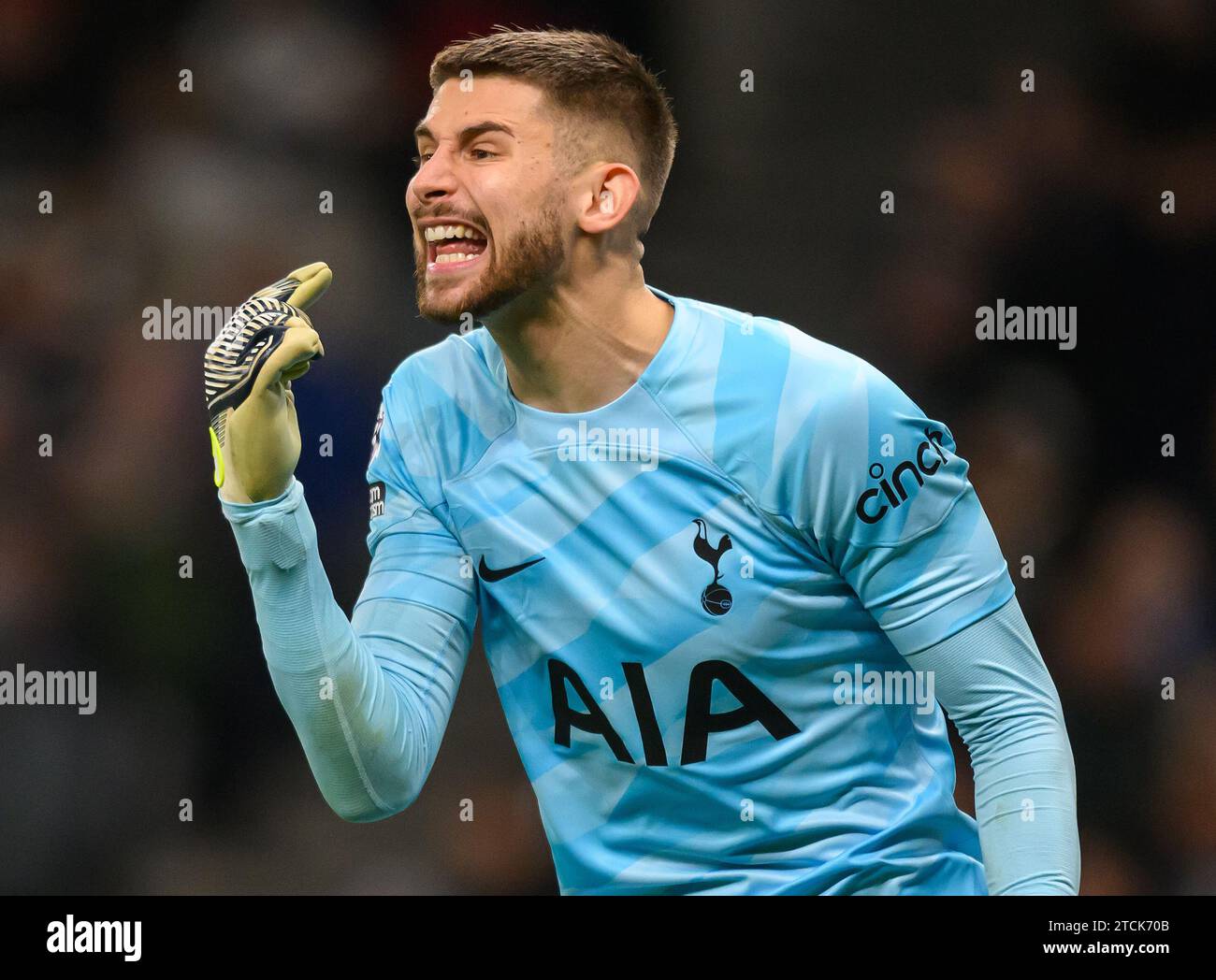 Londres, Royaume-Uni. 10 décembre 2023 - Tottenham Hotspur - Newcastle United - Premier League - Tottenham Hotspur Stadium. Guglielmo Vicario de Tottenham lors du match de Premier League contre Newcastle. Crédit photo : Mark pain / Alamy Live News Banque D'Images